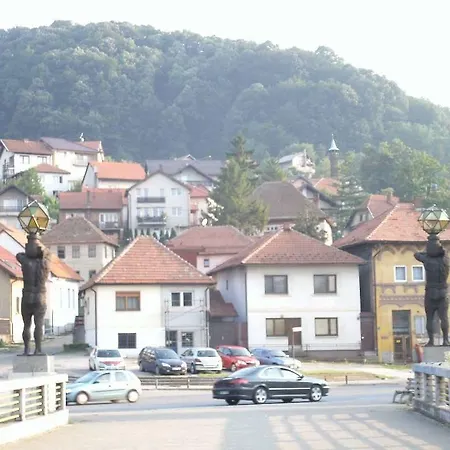 Central Wave Apartman Rum i privatbostad Tuzla